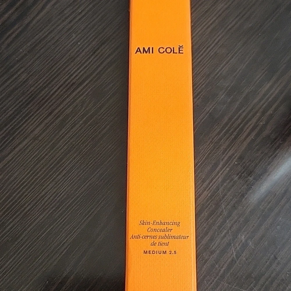 Ami Colé Skin-Enhancing Concealer in the shade Medium 2.5. New In Box
